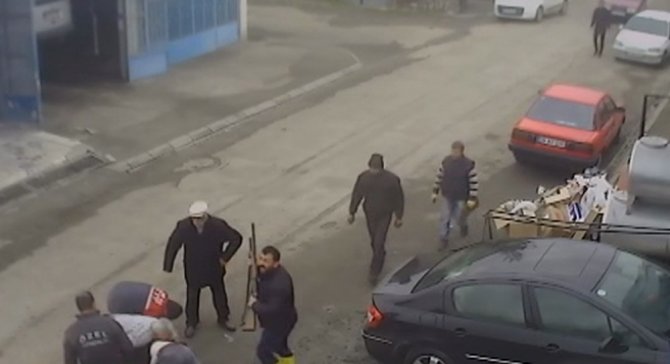 Boşandığı Eşi İle Evlenen Şahsa Bıçakla Saldırdı
