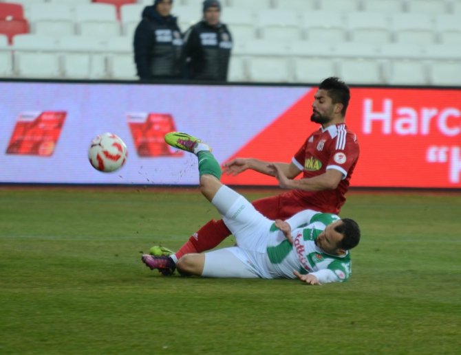 Sivasspor Yeni Amayaspor’u 3 Golle Geçti