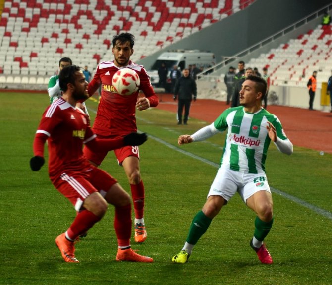 Sivasspor Yeni Amayaspor’u 3 Golle Geçti