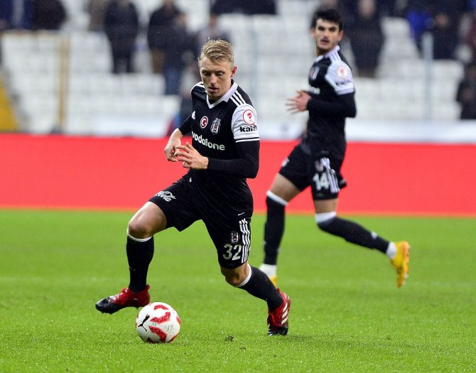 Beşiktaş İlk Yarıyı Önde Kapattı
