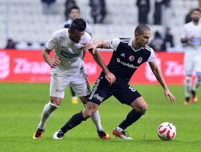 Beşiktaş İlk Yarıyı Önde Kapattı