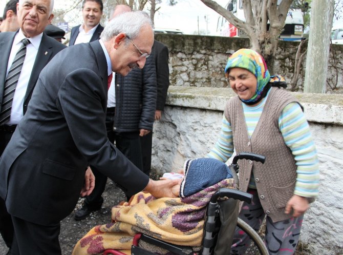 Kılıçdaroğlu, Köyde Gözleme Yiyip Ayran İçti