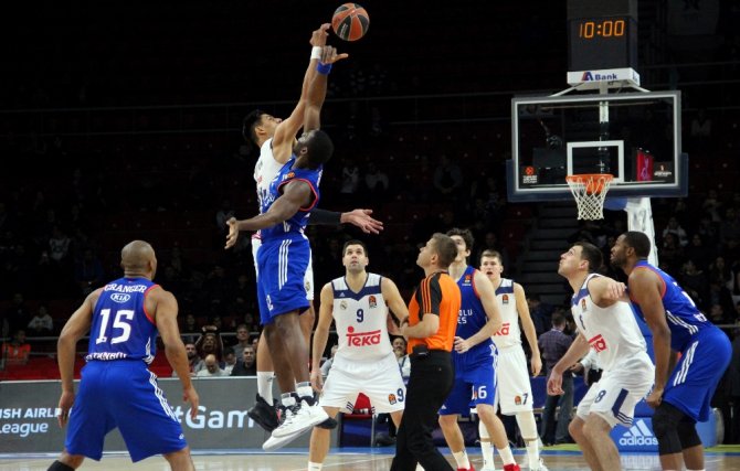 Anadolu Efes İspanyol Devine Yenildi