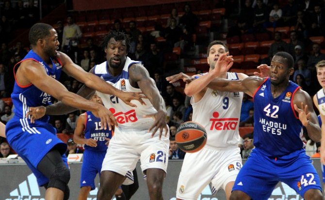 Anadolu Efes İspanyol Devine Yenildi