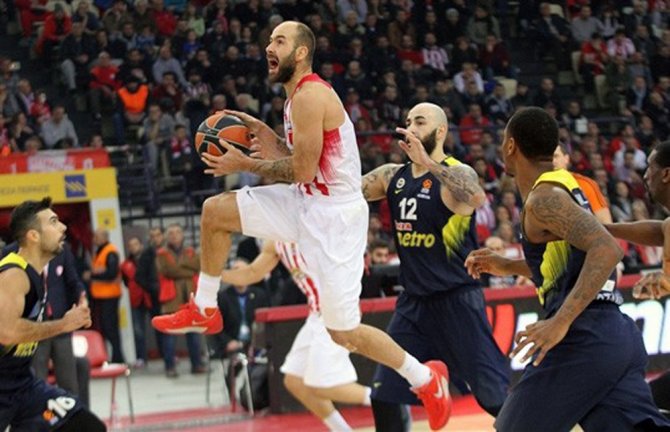 Fenerbahçe 6. Mağlubiyetini Aldı