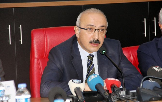 Bakan Elvan Mersin’de İncelemelerde Bulundu