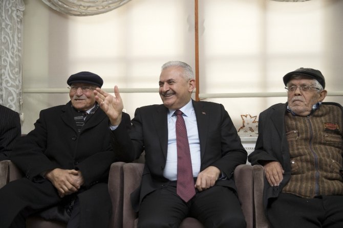 Başbakan Yıldırım Emekli Vatandaşlarla Bir Araya Geldi