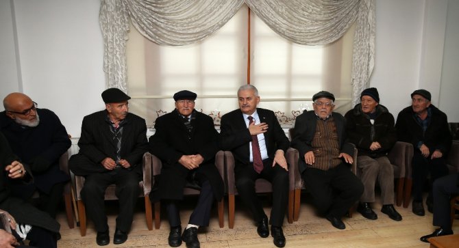 Başbakan Yıldırım Emekli Vatandaşlarla Bir Araya Geldi