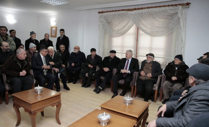 Başbakan Yıldırım Emekli Vatandaşlarla Bir Araya Geldi