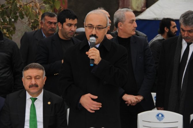 Bakan Elvan Felaket Bölgesinde Taziye Ziyaretinde Bulundu