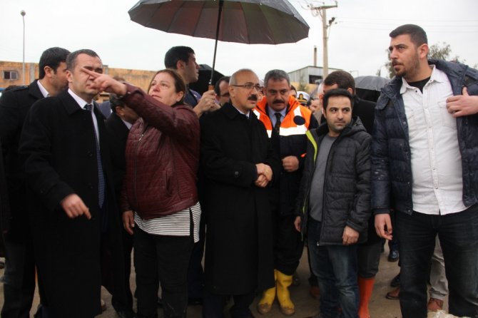 Bakan Elvan Felaket Bölgesinde Taziye Ziyaretinde Bulundu