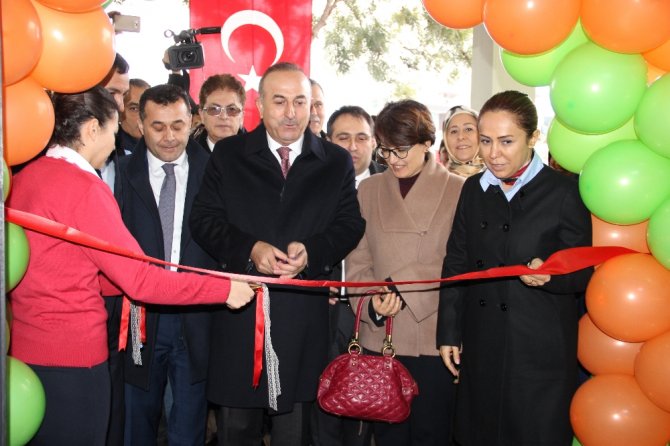 Bakan Çavuşoğlu Danışma Ve Tedavi Merkezi Açtı