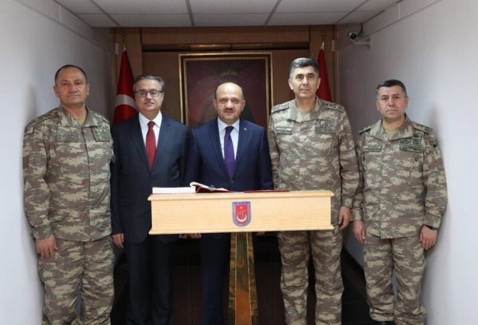 Bakan Işık, Şırnak’ta Nöbet Tutan Askerleri Ziyaret Etti