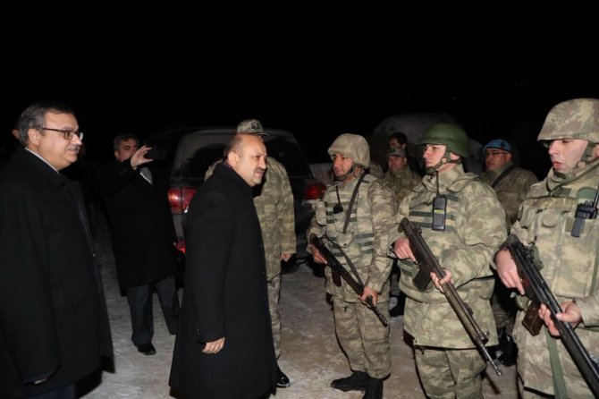 Bakan Işık, Şırnak’ta Nöbet Tutan Askerleri Ziyaret Etti