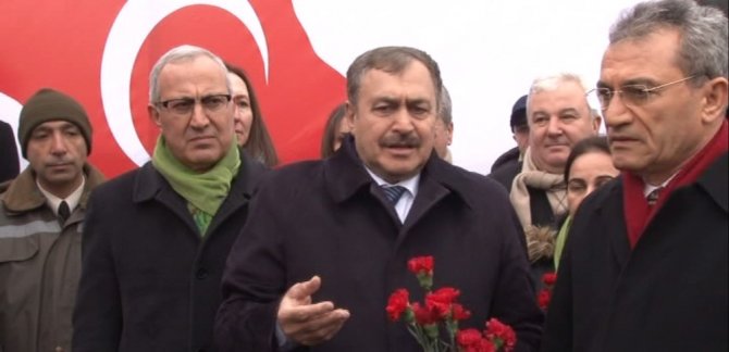 Bakan Eroğlu Şehitler Tepesi’nde