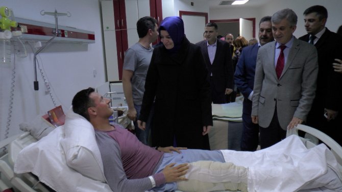 Bakan Kaya Tedavi Gören Askerleri Ziyaret Etti