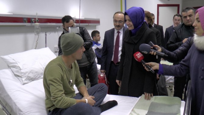 Bakan Kaya Tedavi Gören Askerleri Ziyaret Etti
