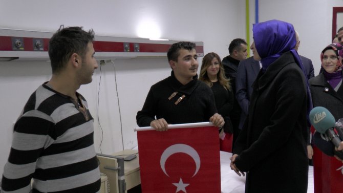 Bakan Kaya Tedavi Gören Askerleri Ziyaret Etti