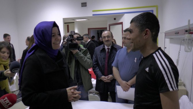 Bakan Kaya Tedavi Gören Askerleri Ziyaret Etti