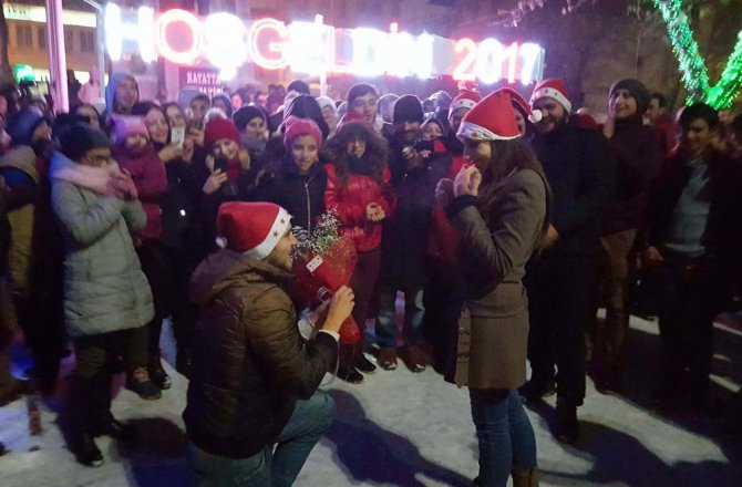 2017’ye Evlilik Teklifiyle Girdi