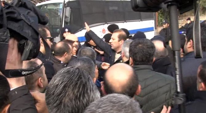 Chp’liler İnceleme Sürerken Olay Yerine Girmek İstedi
