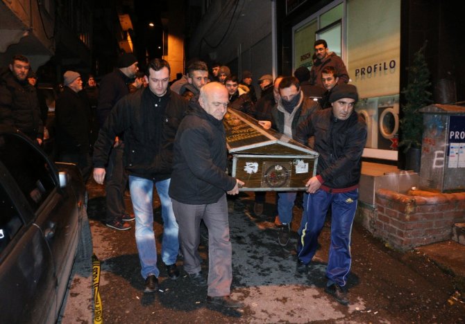Camdan İçeri Girince Onu Cansız Buldu