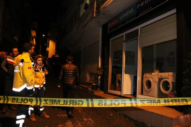 Camdan İçeri Girince Onu Cansız Buldu