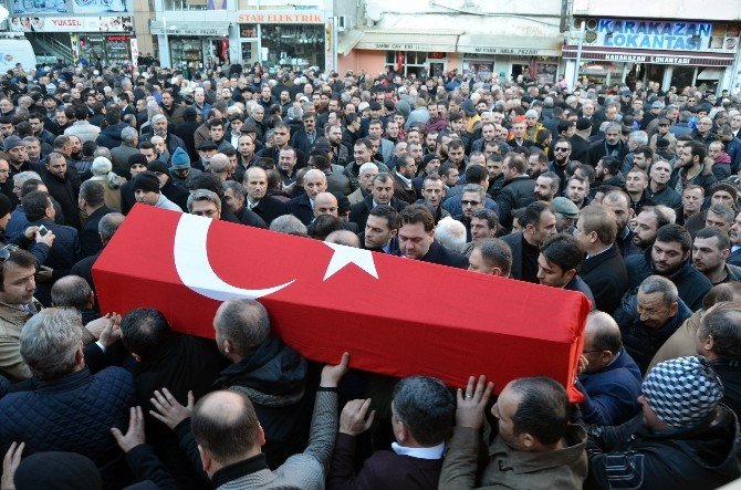 İstanbul’daki Saldırıda Hayatını Kaybeden Trabzonlu Genç Son Yolculuğuna Uğurlandı