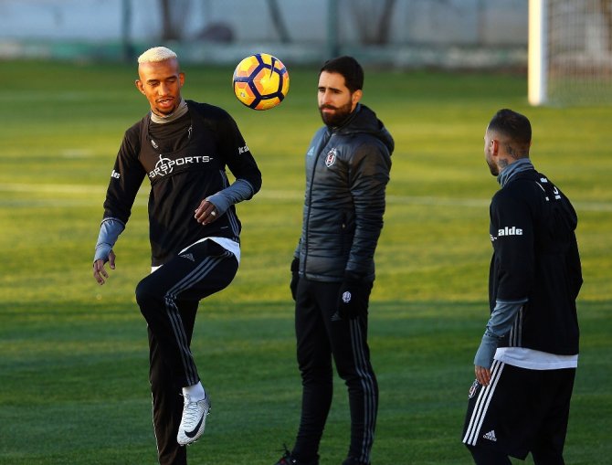 Beşiktaş, Hazırlarını Sürdürüyor
