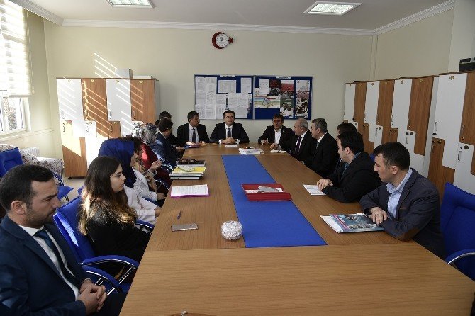 Vali Memiş’ten Öğretmen Ve Öğrencilere Moral Ziyaretleri