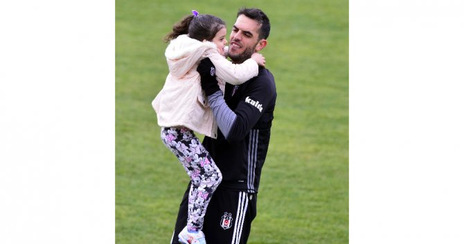 Beşiktaş İdmanında Minikler Sahada
