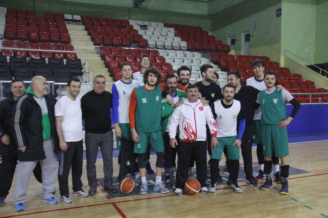 Artvin Belediye Başkanı Mehmet Kocatepe Basketboldaki Hünerlerini Sergiledi