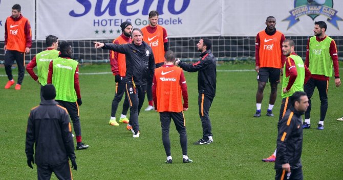 Galatasaray Yağmur Altında Çalıştı
