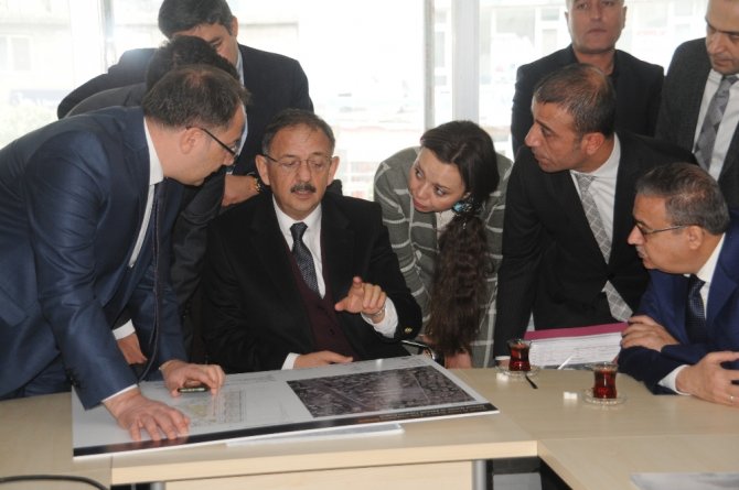 Bakan Özhaseki: “Devlet Buralara Yaraları Sarmaya Geldi”