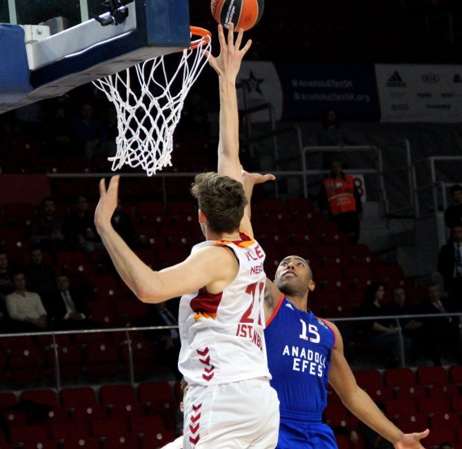 Anadolu Efes, Aslan’ı Devirdi