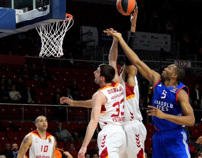 Anadolu Efes, Aslan’ı Devirdi