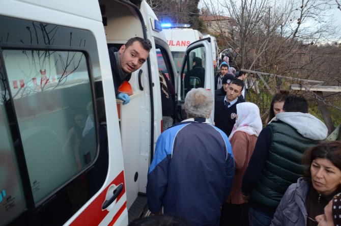 20 Metreden Bahçeye Uçtular: 4 Yaralı