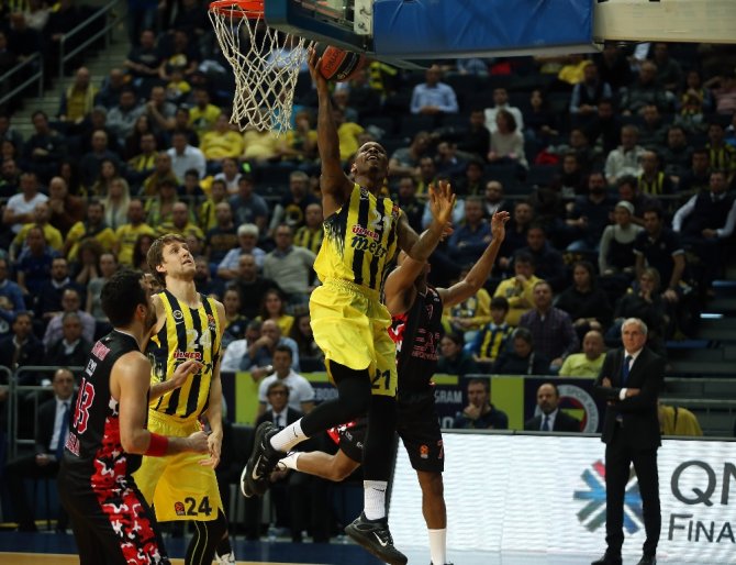 Fenerbahçe İtalyan Temsilciyi Devirdi