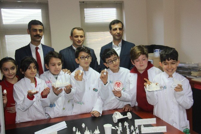 3 Boyutlu Yazıcılar İle Tarihi Eserlerin, Çizgi Film Kahramanlarının Minyatürlerini Yapıyorlar