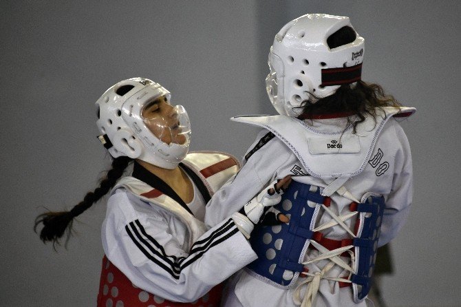 Anadolu Yıldızlar Ligi Taekwondo Grup Müsabakaları Gümüşhane’de Devam Ediyor