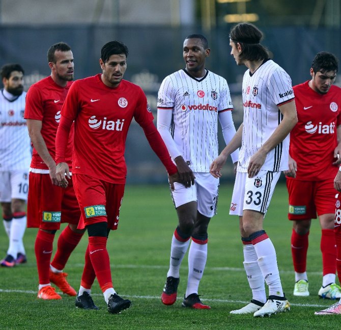 Beşiktaş Antalyaspor’a Boyun Eğdi