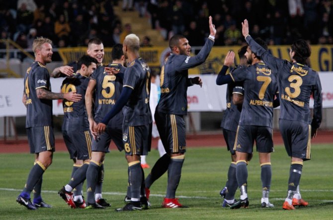 Fenerbahçe Farklı Kazandı