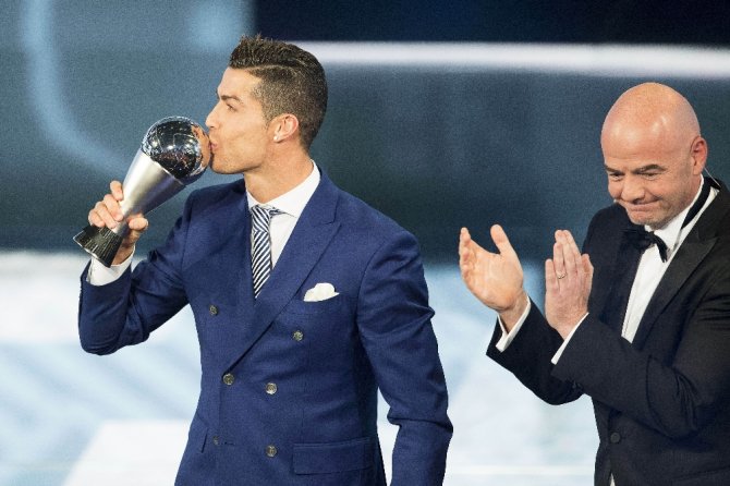 Yılın En İyi Futbolcusu Ronaldo Tarihe Geçti