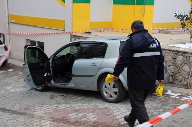 Eski Ak Partili Aracında İnfaz Edildi