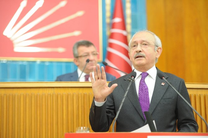 Kürsüde Baykal’ı Övdü