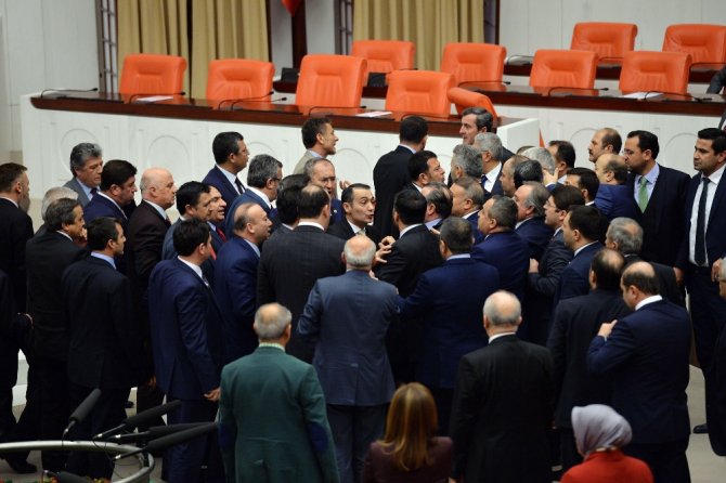 Genel Kurulda Tartışma