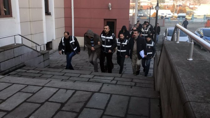 Düzce’de Silah Tacirlerine Eş Zamanlı Operasyon