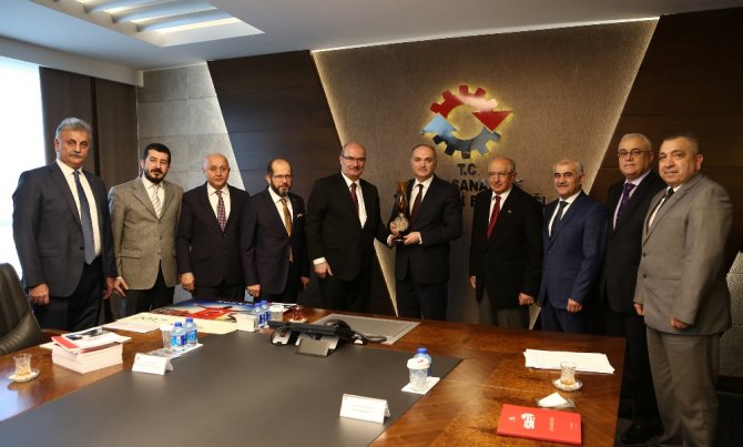 Bakan Özlü: Elektrikli Otomobil Üretimine Geçeceğiz