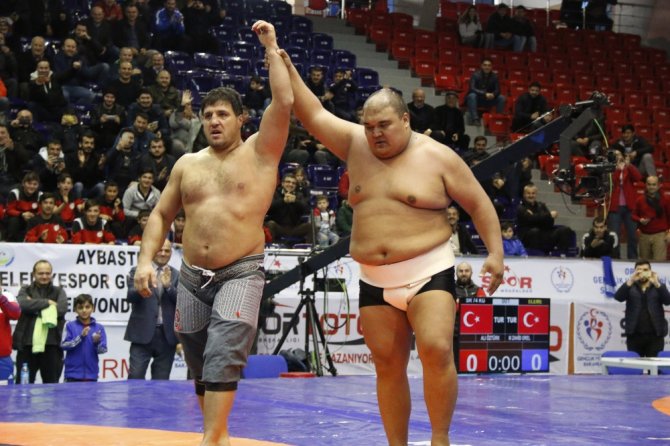 Başpehlivan Recep Kara Asya Sumo Şampiyonunu Tuş Etti