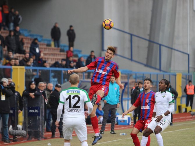 Karabükspor Akhisar’ı Tek Golle Geçti